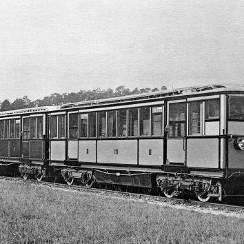 Ein Schwarz-Weiß Foto der U-Bahn der Baureiehe AI