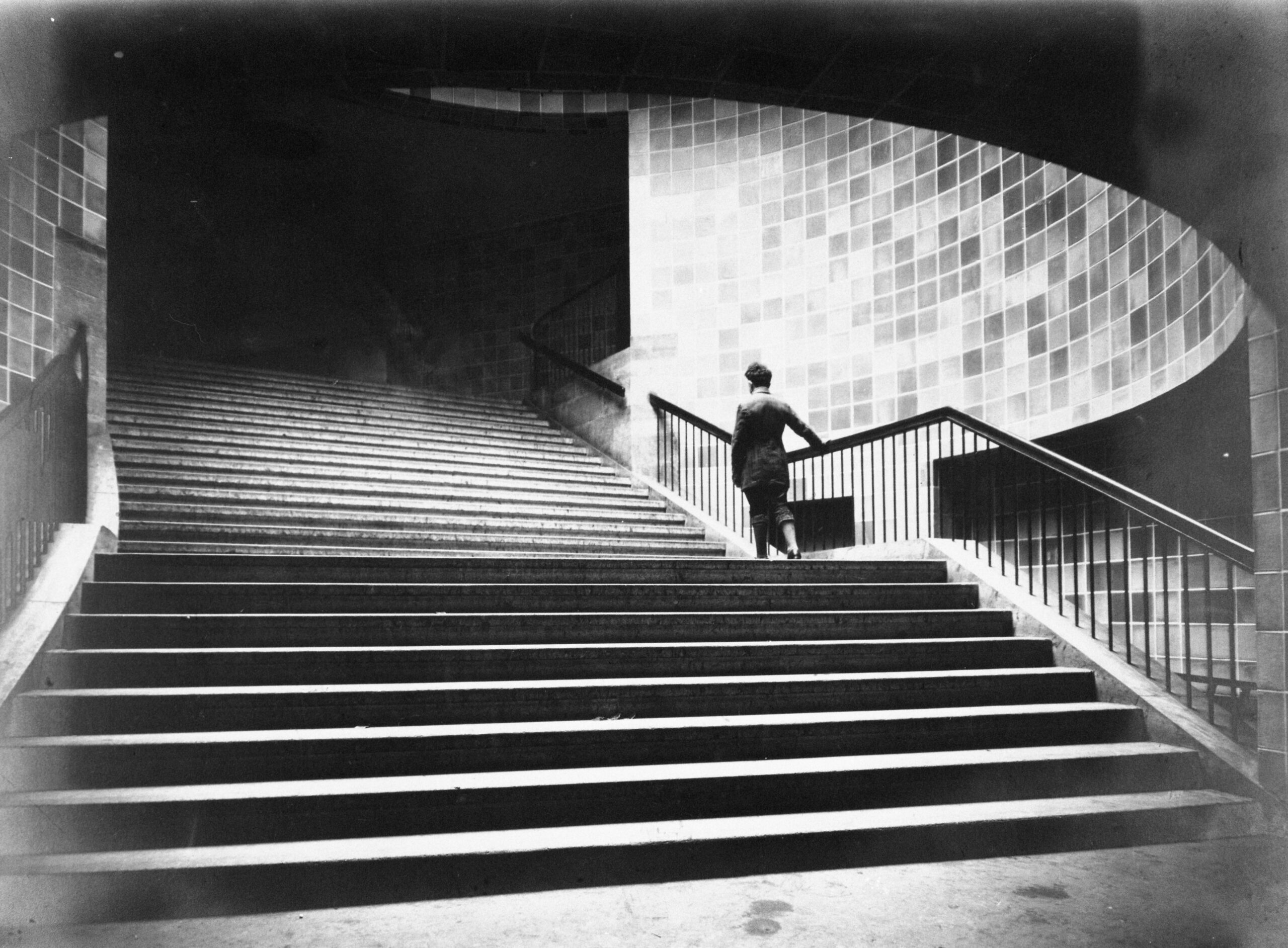 Der U-Bahnhof Nollendorfplatz um 1930.