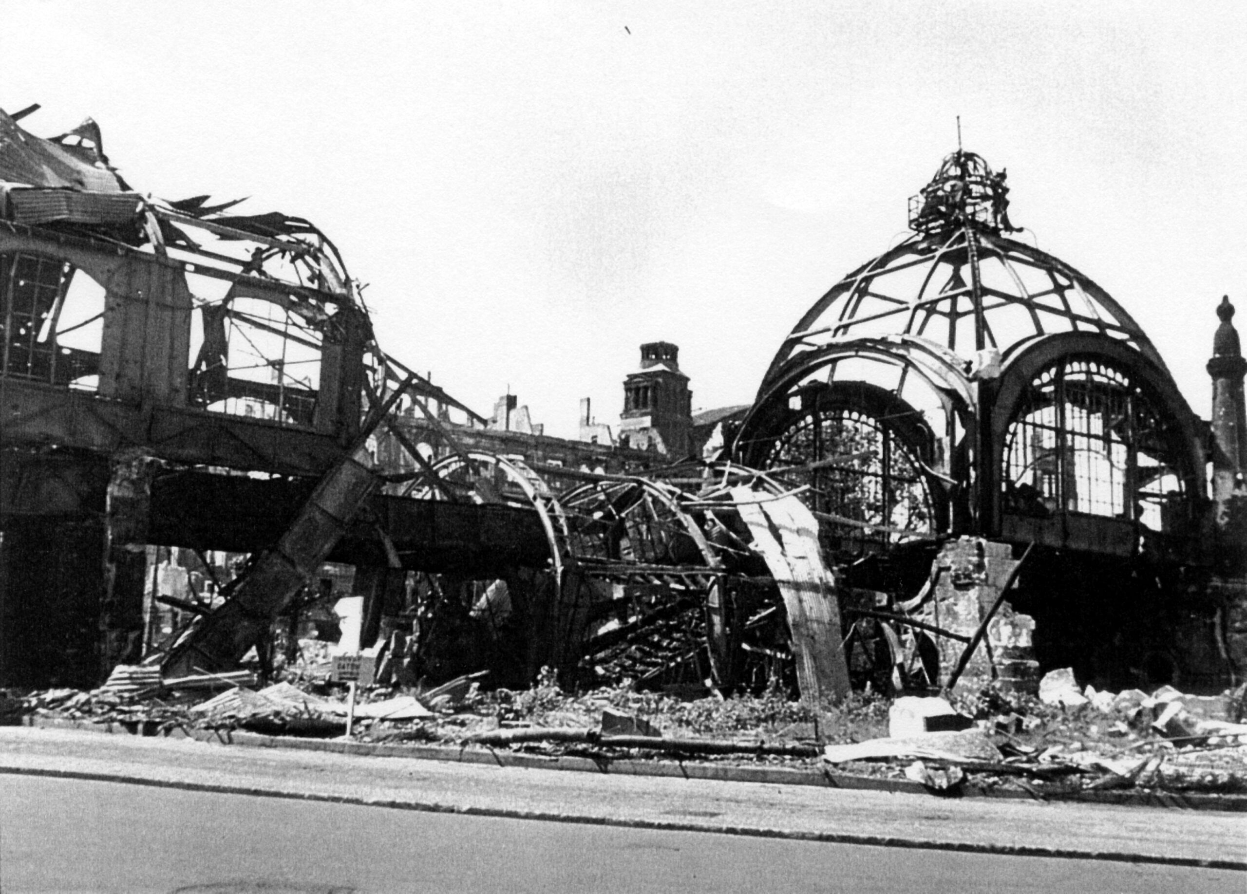 Der U-Bahnhof Nollendorfplatz 1945.