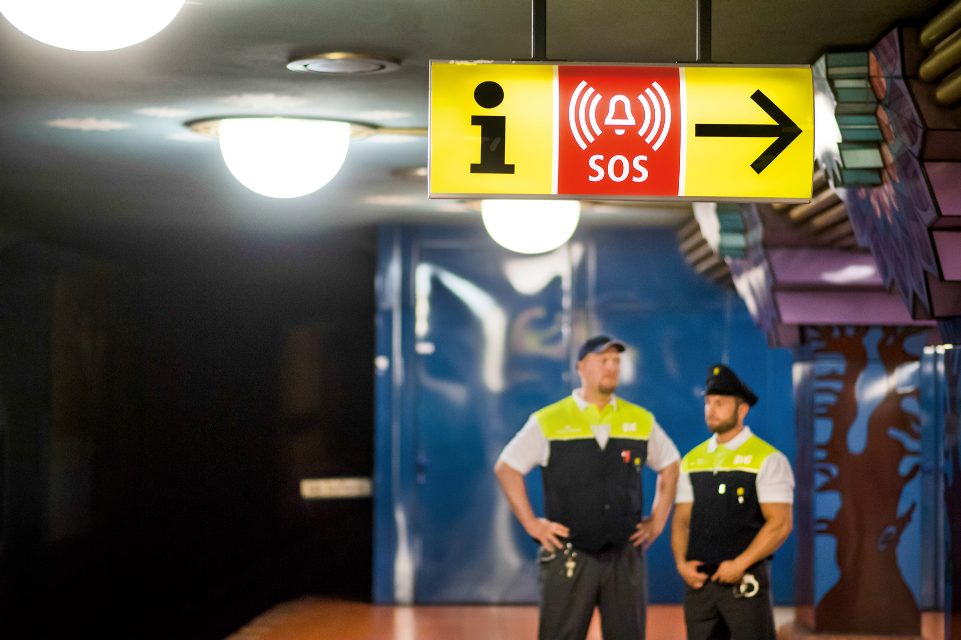 BVG-Sicherheitsdienst im U-Bahnhof