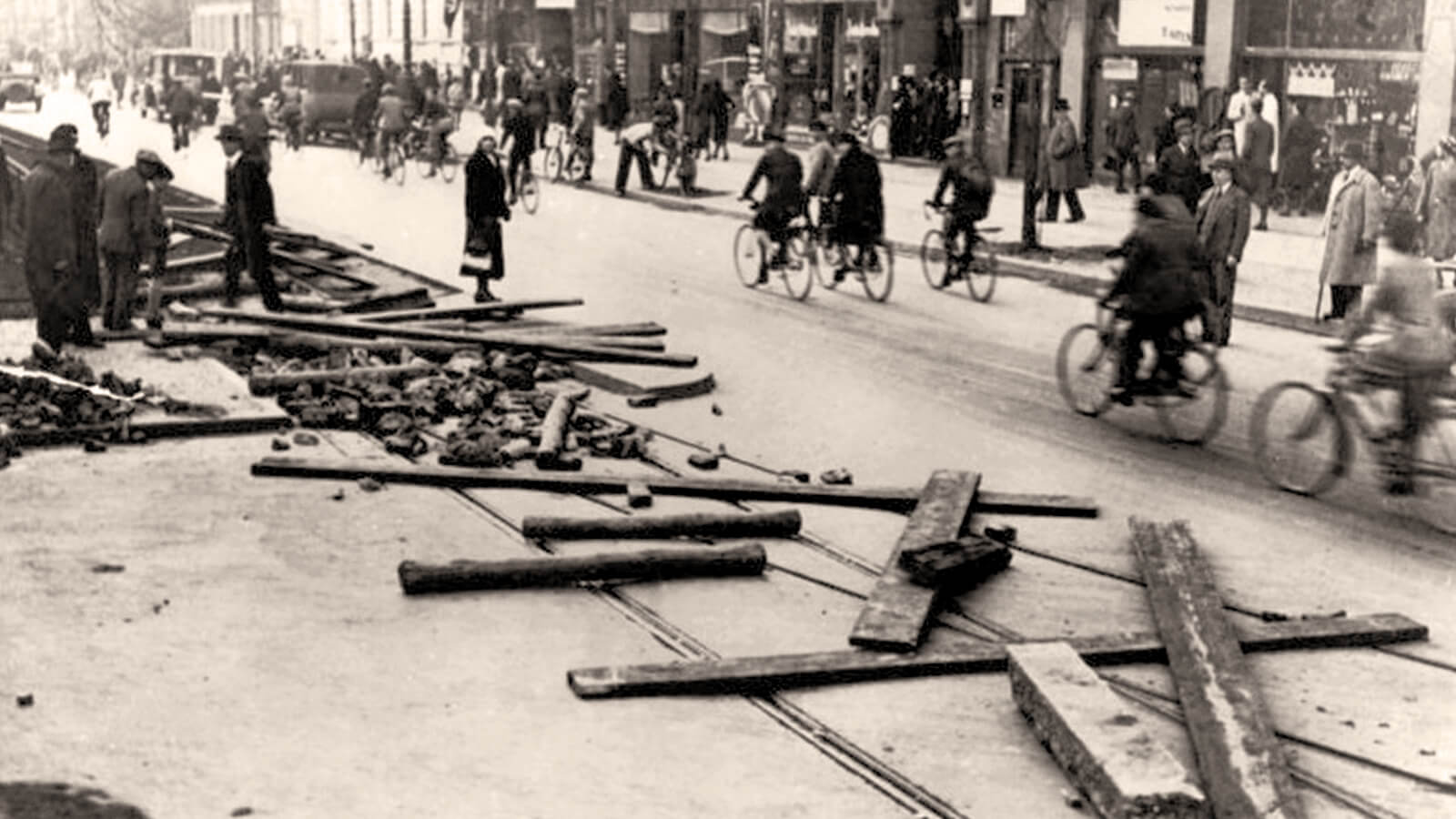 Blockierte Tramschienen beim BVG Streik 1932